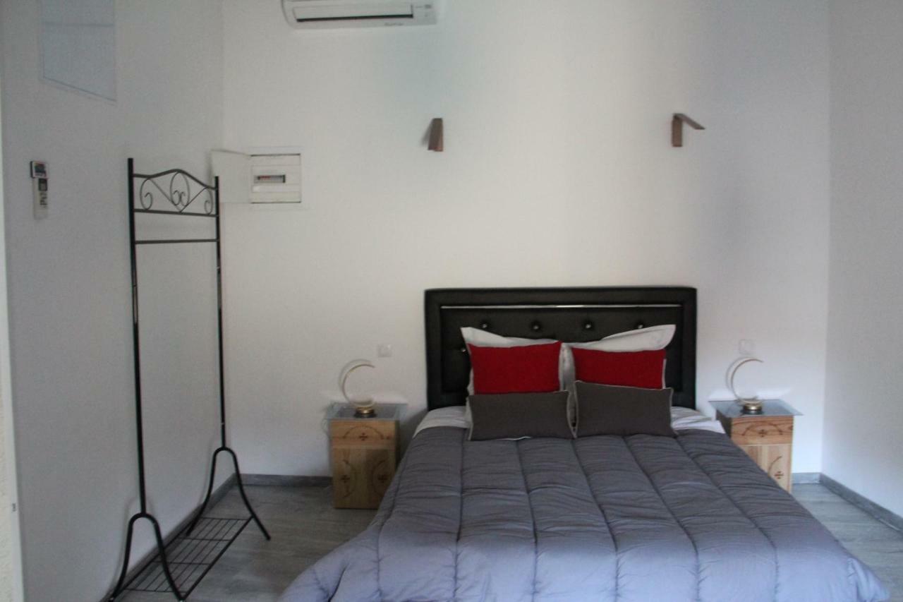 ニッサン・レ・アンサリューヌ La Marsanne Bed & Breakfast エクステリア 写真